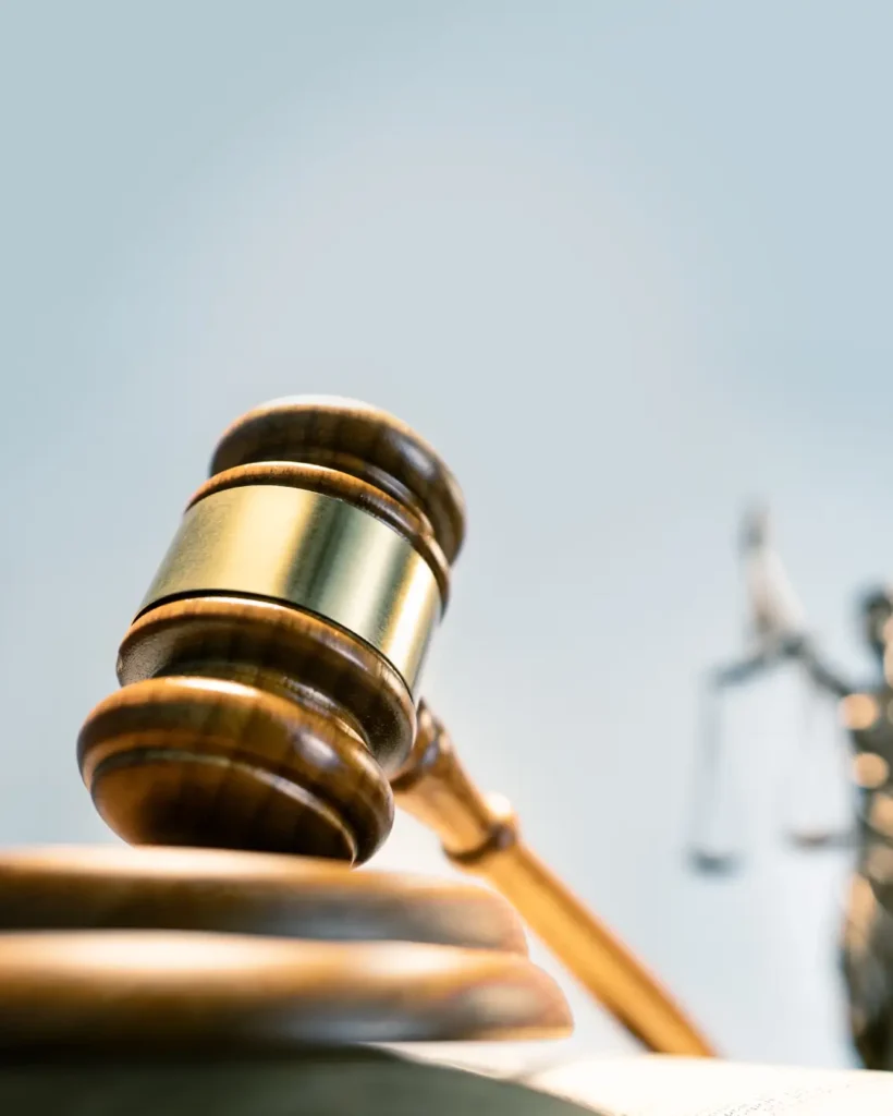 statue-of-lady-justice-on-bright-background-side-2026-01-07-23-16-09-utc